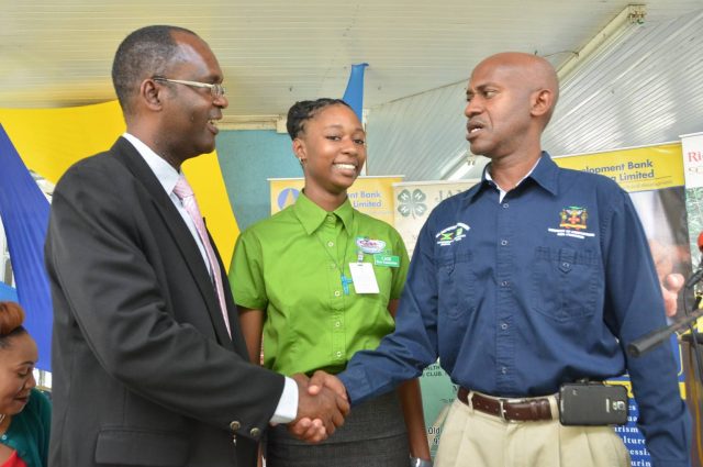 164 Students Receive Scholarships Under the Rio Tinto Alcan Legacy FundMHS_p4XX1X-640x425